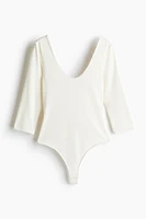 Maillot tanga à décolleté