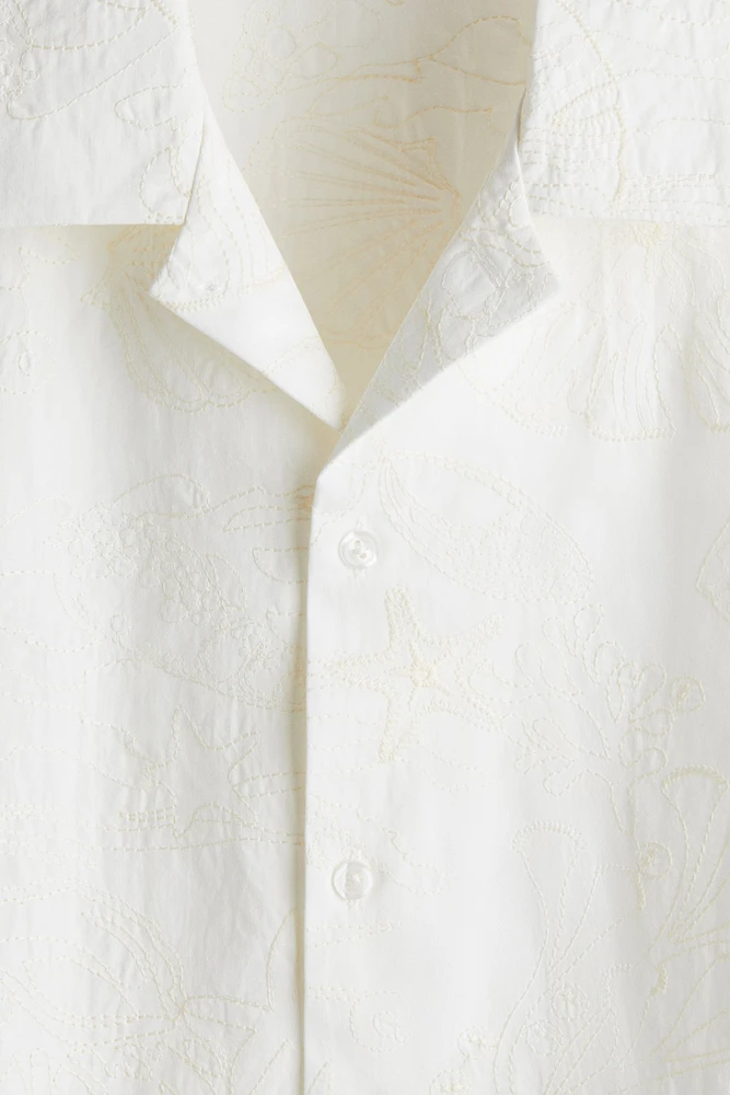 Chemise brodée classique avec col cubain