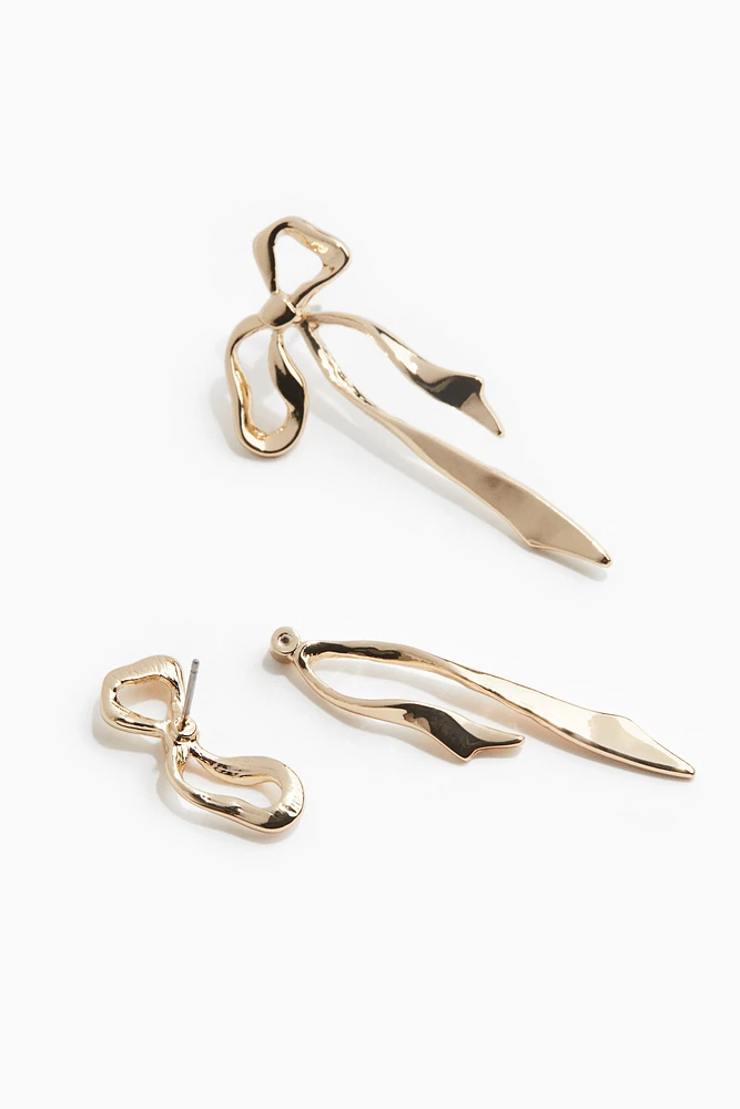 Bow-shaped earrings