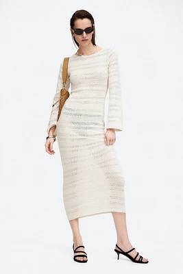 Robe en tricot ajouré avec laçage