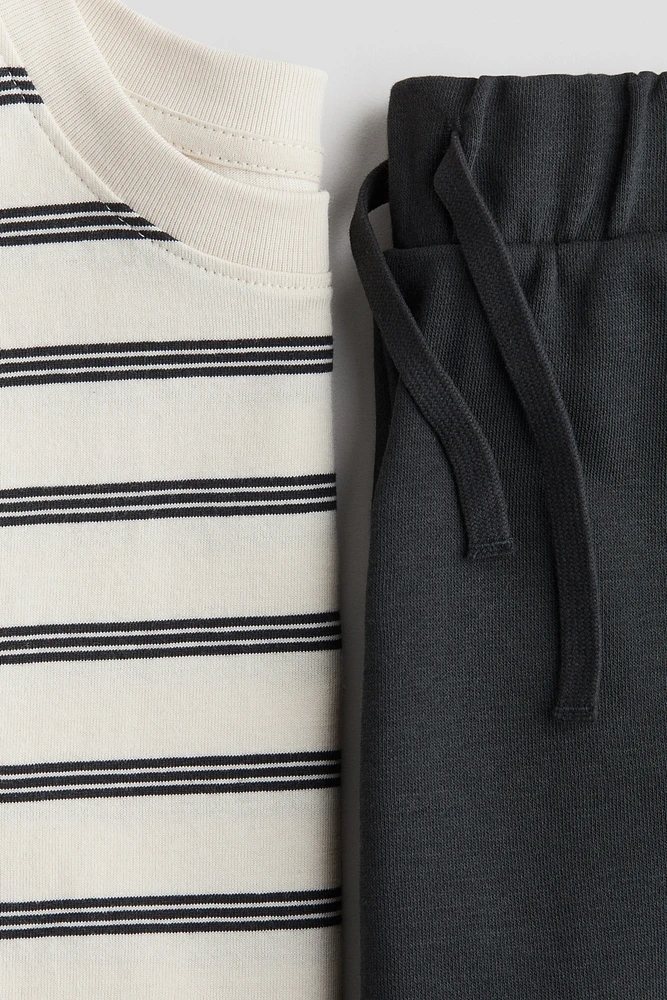 2-Piece T-Shirt and Shorts Set