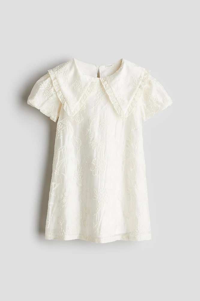 Robe brodée