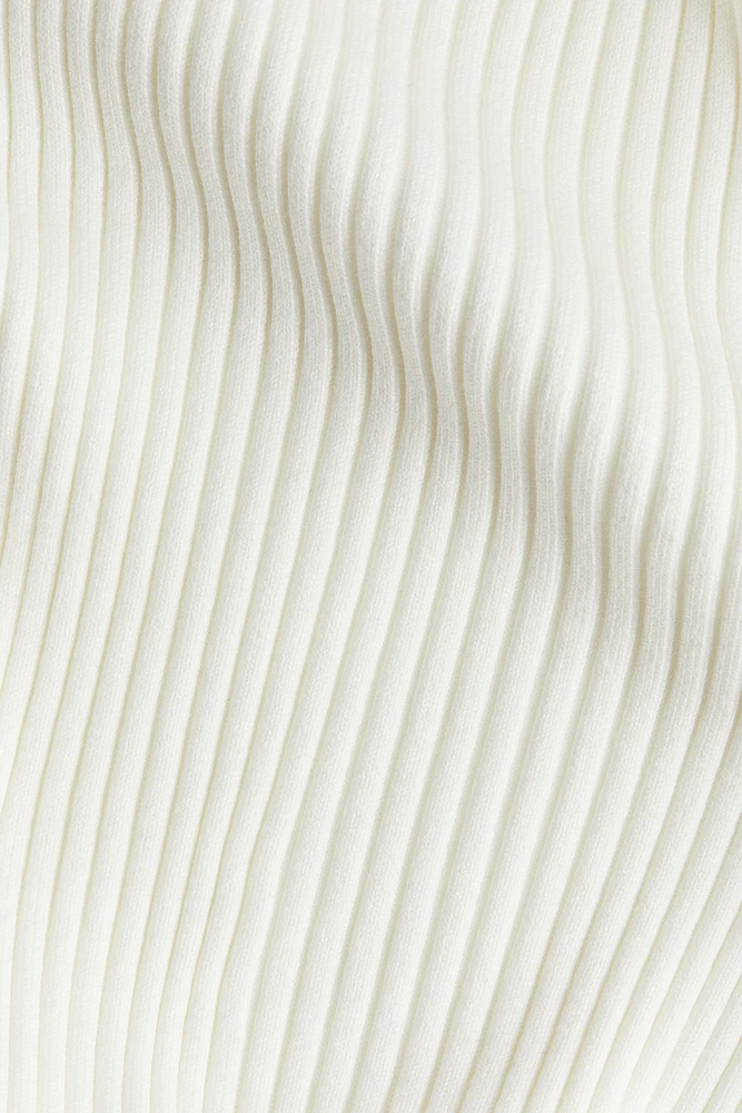 Robe moulante à encolure bateau