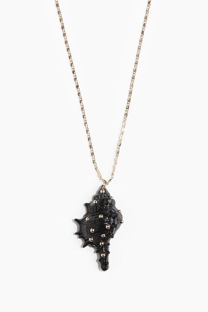 Seashell-Pendant Necklace