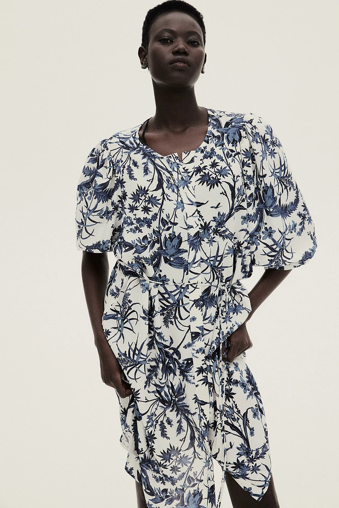Robe à manches bouffantes