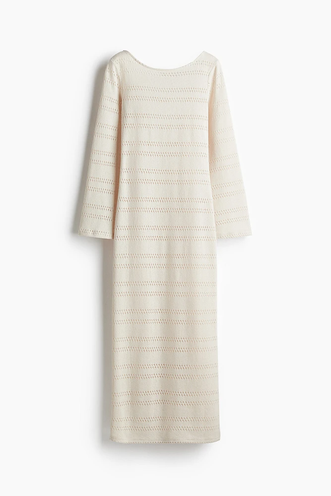 Robe en tricot ajouré avec laçage