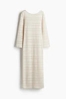 Robe en tricot ajouré avec laçage