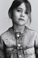 Veste en denim avec motifs brodés