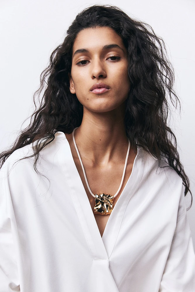 Collier en tissu enduit avec pendentif