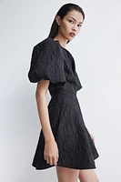 Robe en tissu jacquard avec dos à nouer
