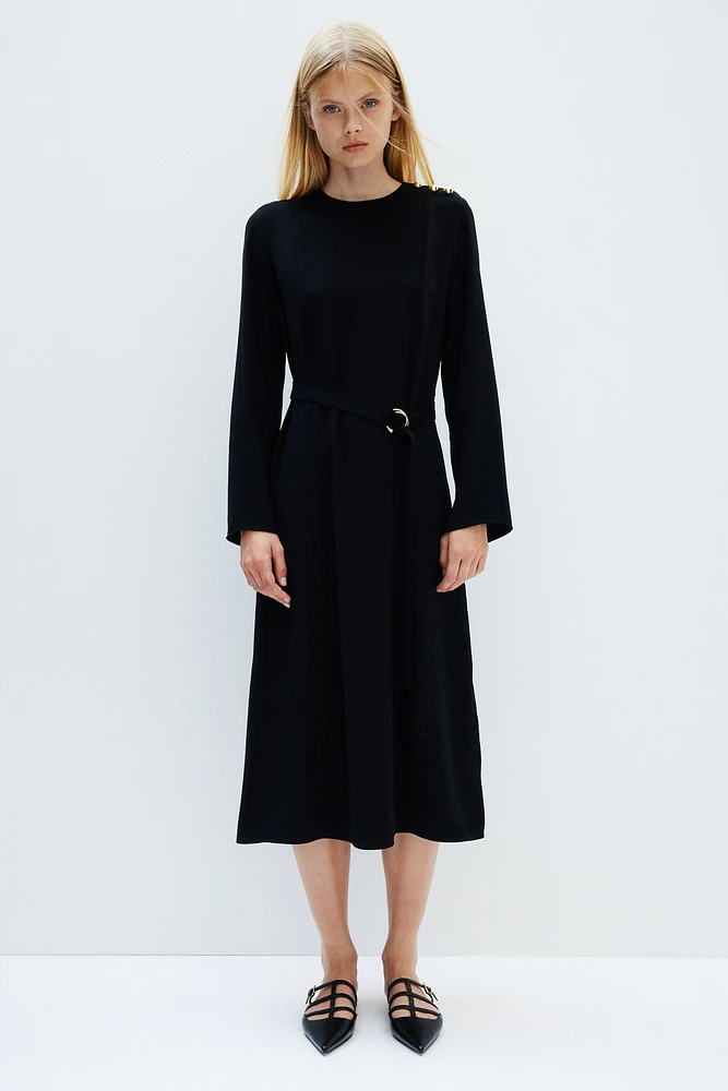 Robe en sergé avec ceinture