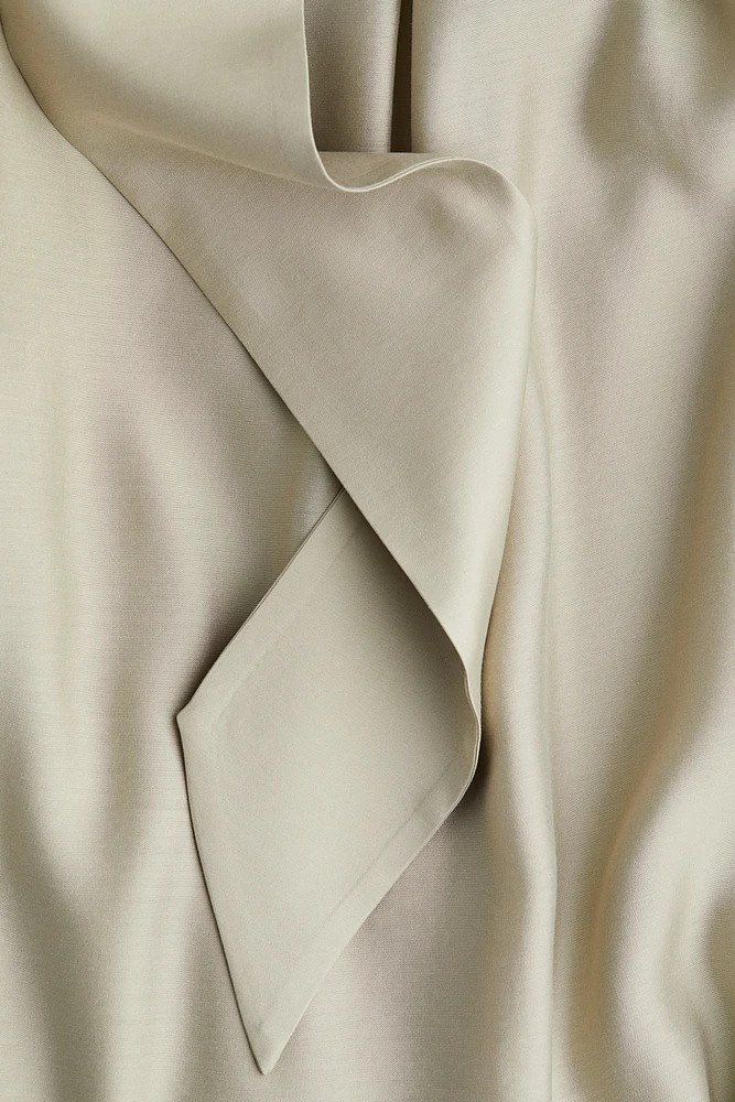 MAMA Long Dress with Bow at Back
