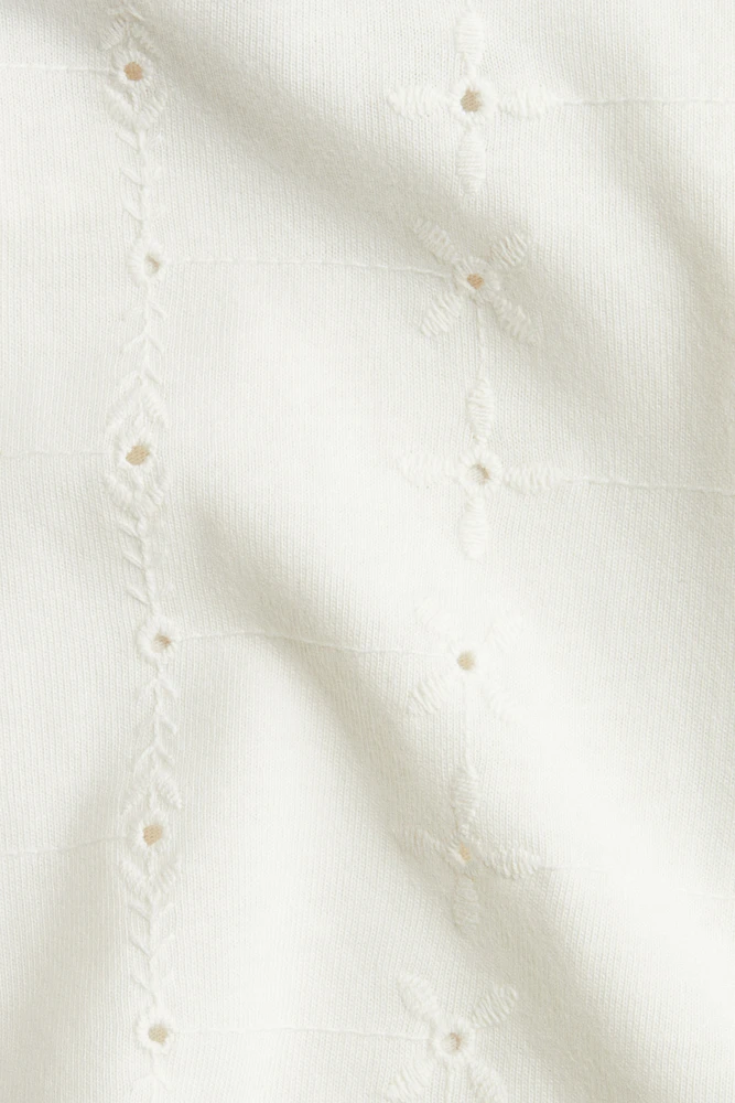 Haut avec broderie anglaise