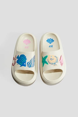 Chunky Pool Shoes with Printed Motif