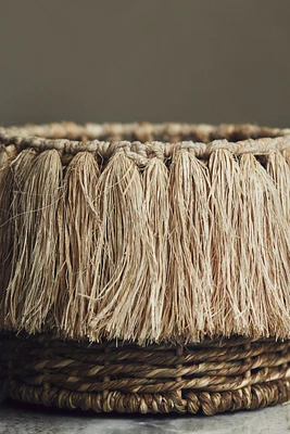Small seagrass storage basket with tassels