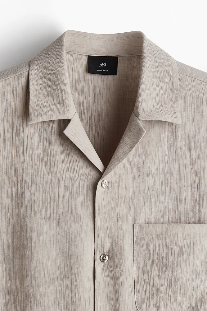 Chemise froissée classique avec col cubain