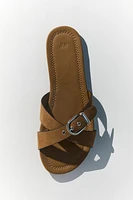 Crossover-strap sandals