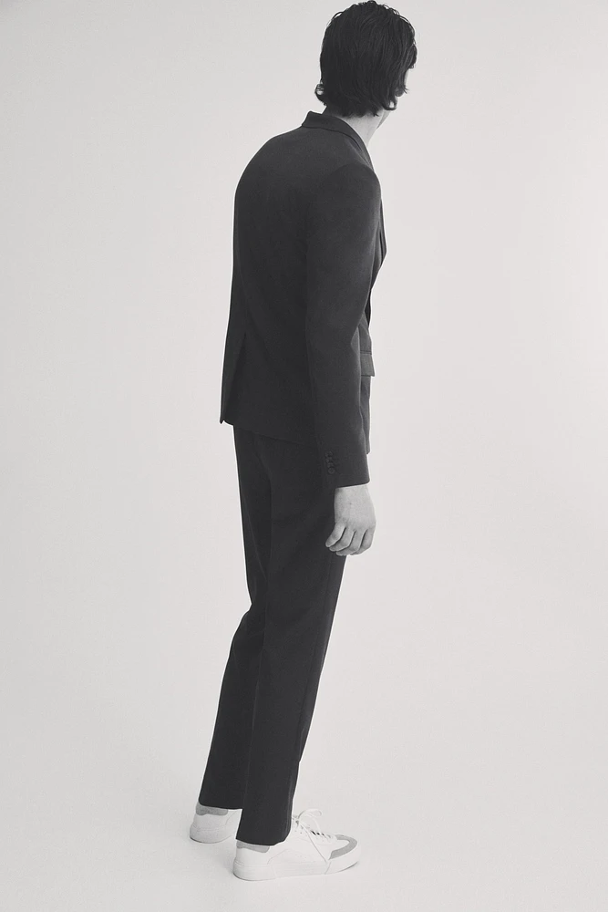 Pantalon d'habit près du corps