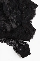 Guêpière en dentelle avec bonnets coussinés
