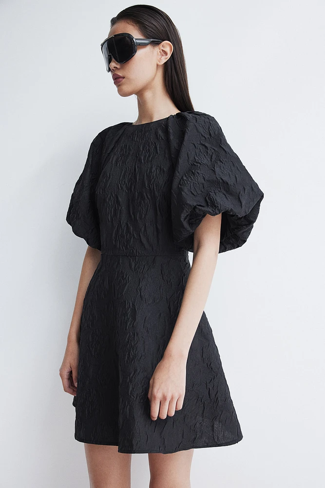 Robe en tissu jacquard avec dos à nouer