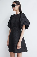 Robe en tissu jacquard avec dos à nouer