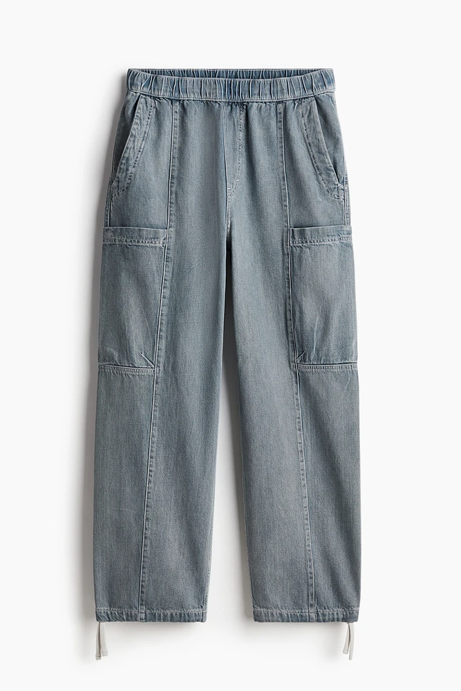 Loose Fit Cargo Jeans