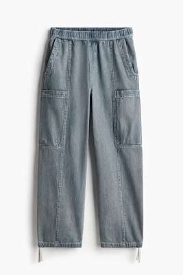 Loose Fit Cargo Jeans
