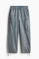 Loose Fit Cargo Jeans