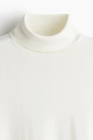 Slim Fit Fine-Knit Turtleneck Sweater