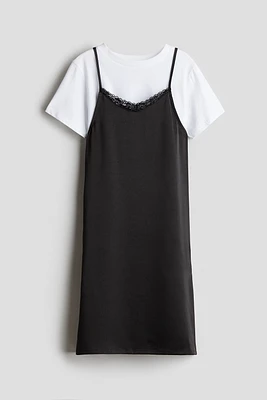 Ensemble 2 pièces avec t-shirt et robe