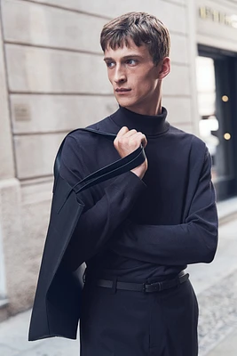 Slim Fit Fine-Knit Turtleneck Sweater