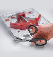 Clamshell Scissors