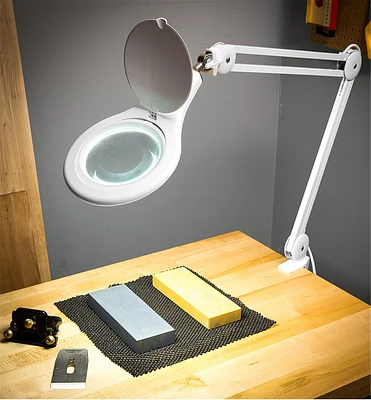 Lampe loupe d'établi à DEL
