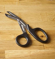 Clamshell Scissors