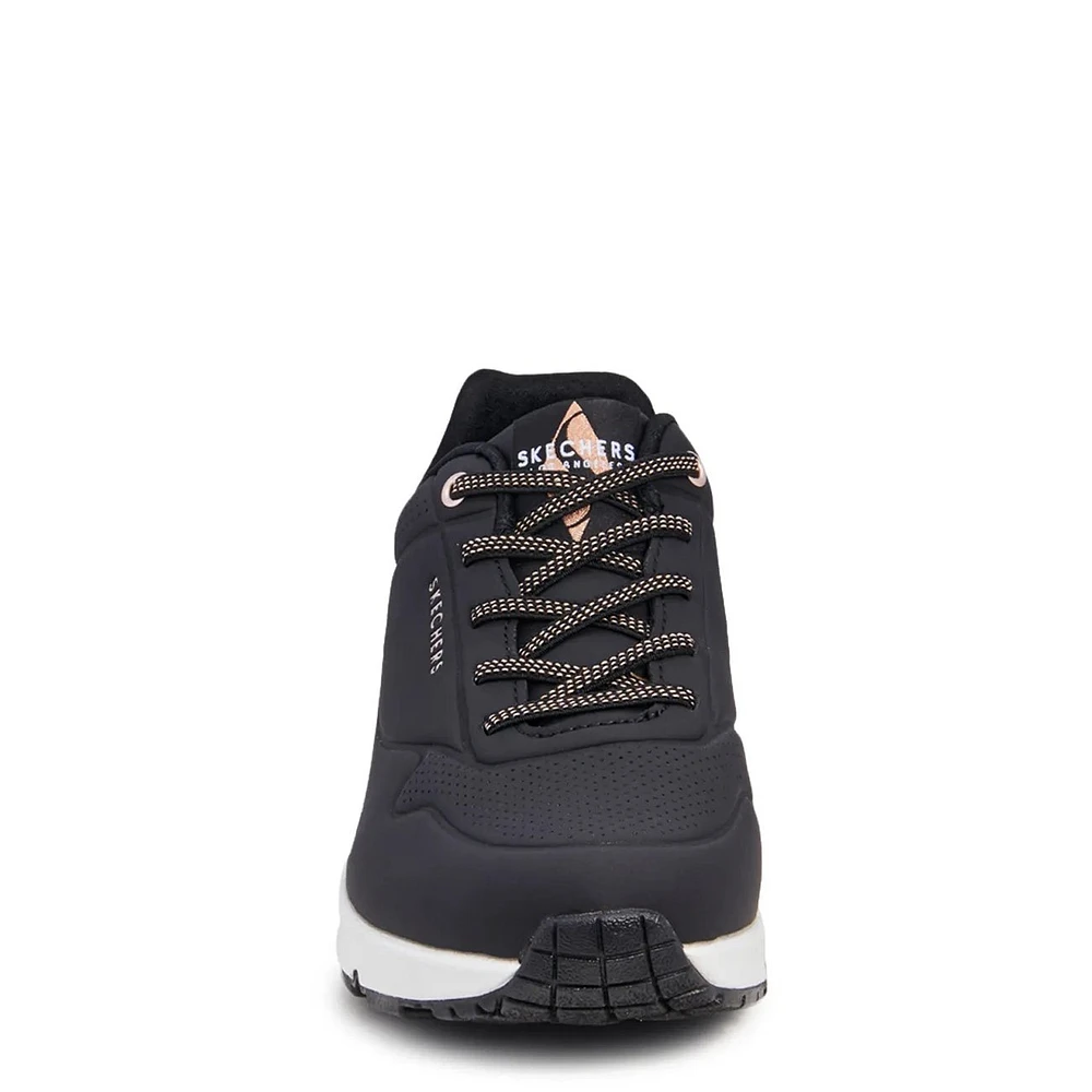 Women's Uno Shimmer Away Wide Sneaker