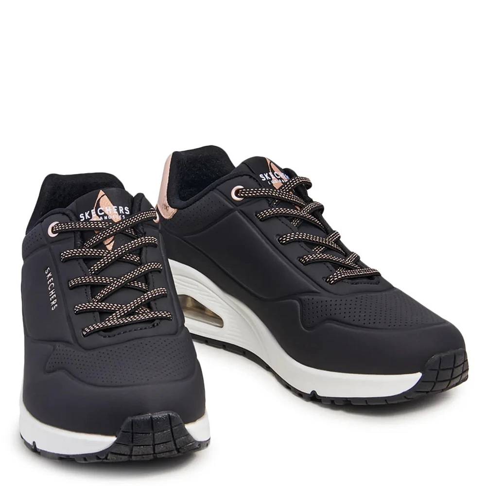 Women's Uno Shimmer Away Wide Sneaker