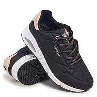 Women's Uno Shimmer Away Wide Sneaker