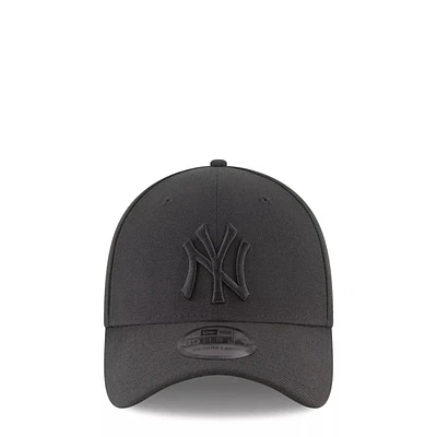 New York Yankees MLB Blackout 39THIRTY Stretch-Fit Cap