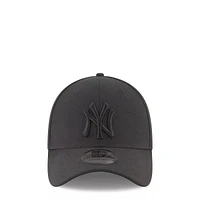 New York Yankees MLB Blackout 39THIRTY Stretch-Fit Cap