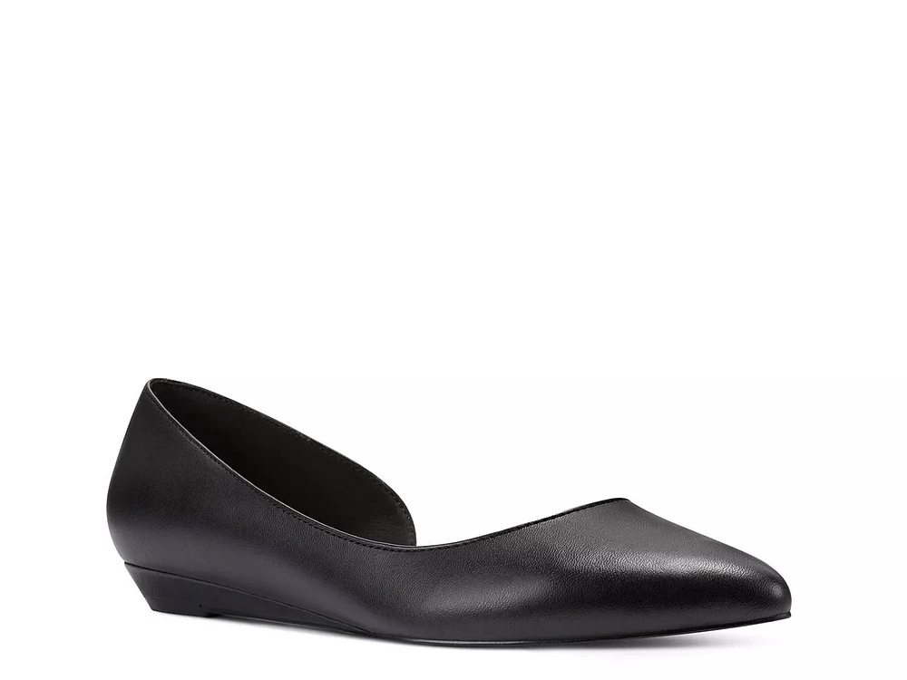 Saige d'Orsay Flat