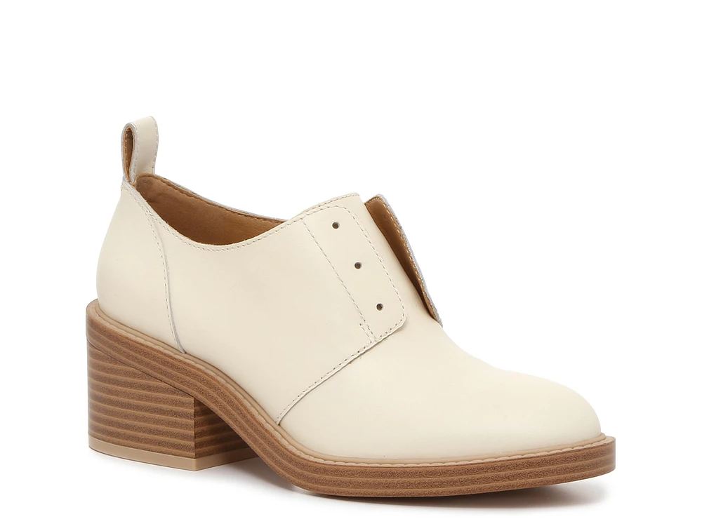 Malia Oxford