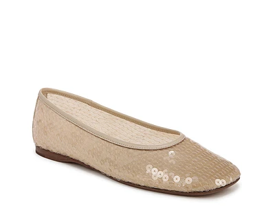 Leah Flat