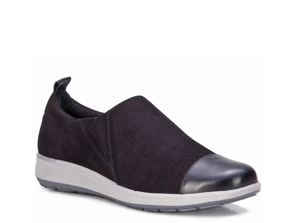 Ozzie Sneaker