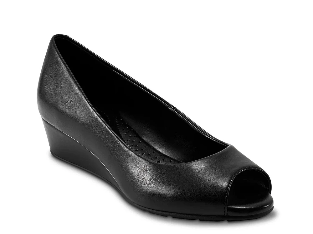 Candra Wedge Pump