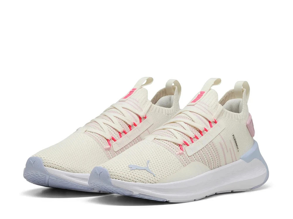 Softride Symmetry Fuzion Sneaker