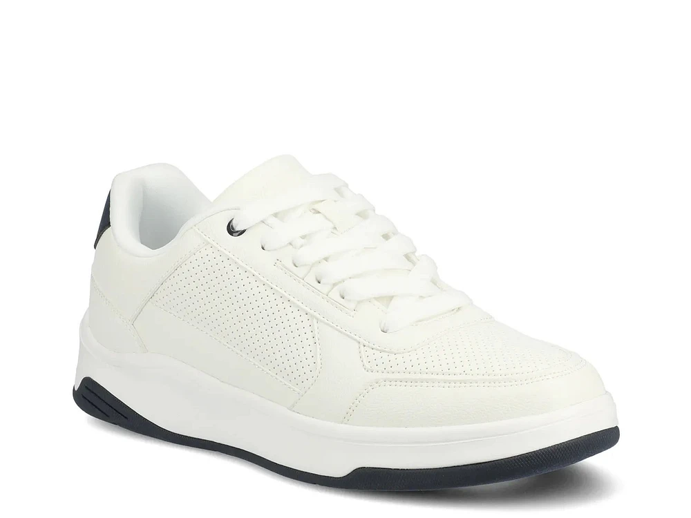 Swift Casual Sneaker