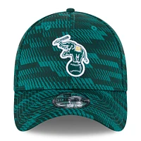 Men's New Era Green Athletics 2025 MLB Clubhouse 39THIRTY Flex Hat