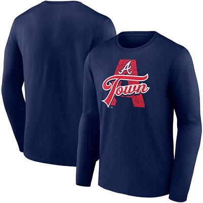 T-shirt à manches longues pour hommes Fanatics Navy Atlanta Braves A-Town Hometown Collection
