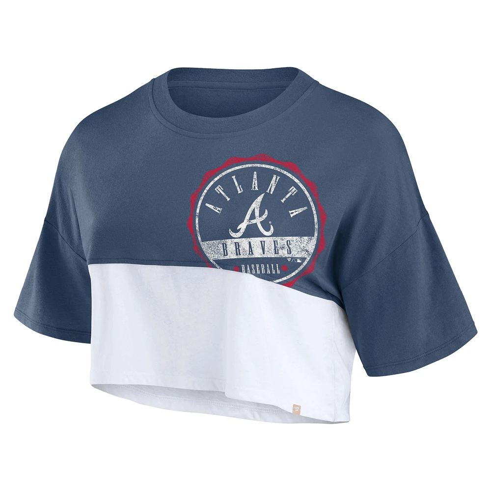 T-shirt court carré fendu couleur bleu marine/blanc Fanatics Atlanta Braves pour femmes