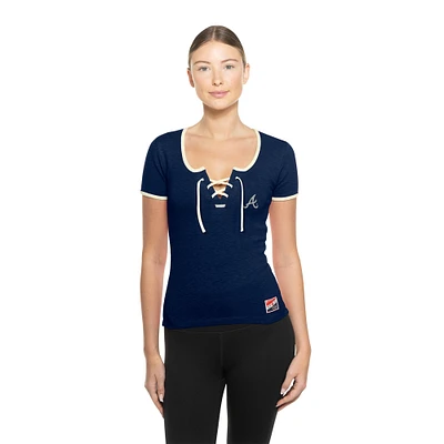 T-shirt à lacets rétro Atlanta Braves bleu marine New Era pour femme